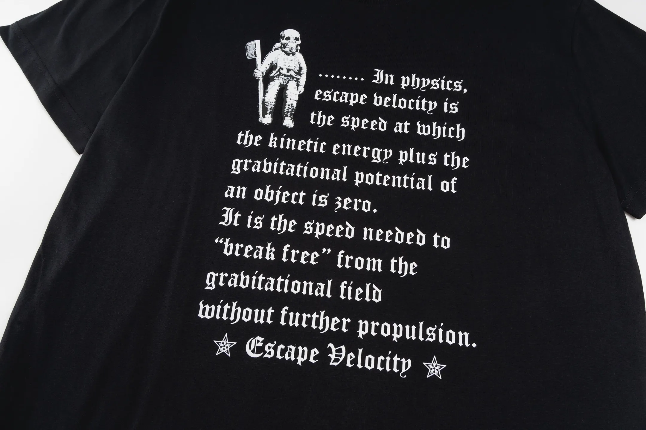 🅿️280 [Exclusive supply] CH Crow Heart Skull Soldier Text Short Sleeve The fabric is made of customized pure cotton, which is soft and smooth to the touch, has good breathability, and is super comfortable on the upper body. The chest is embellished with skull text printing. The printing is delicate and exquisite, and the edges of the letters are super clear! The net is invincible and clean! The upper body is also very stylish and will not collapse! The feeling of slightly dropped shoulders will make the whole person look very thin! It looks good and is comfortable. It can be matched with many types of clothing to create a fashionable look. It has customized accessories, complete with three labels, and the same style for men and women! Size:S/M/L